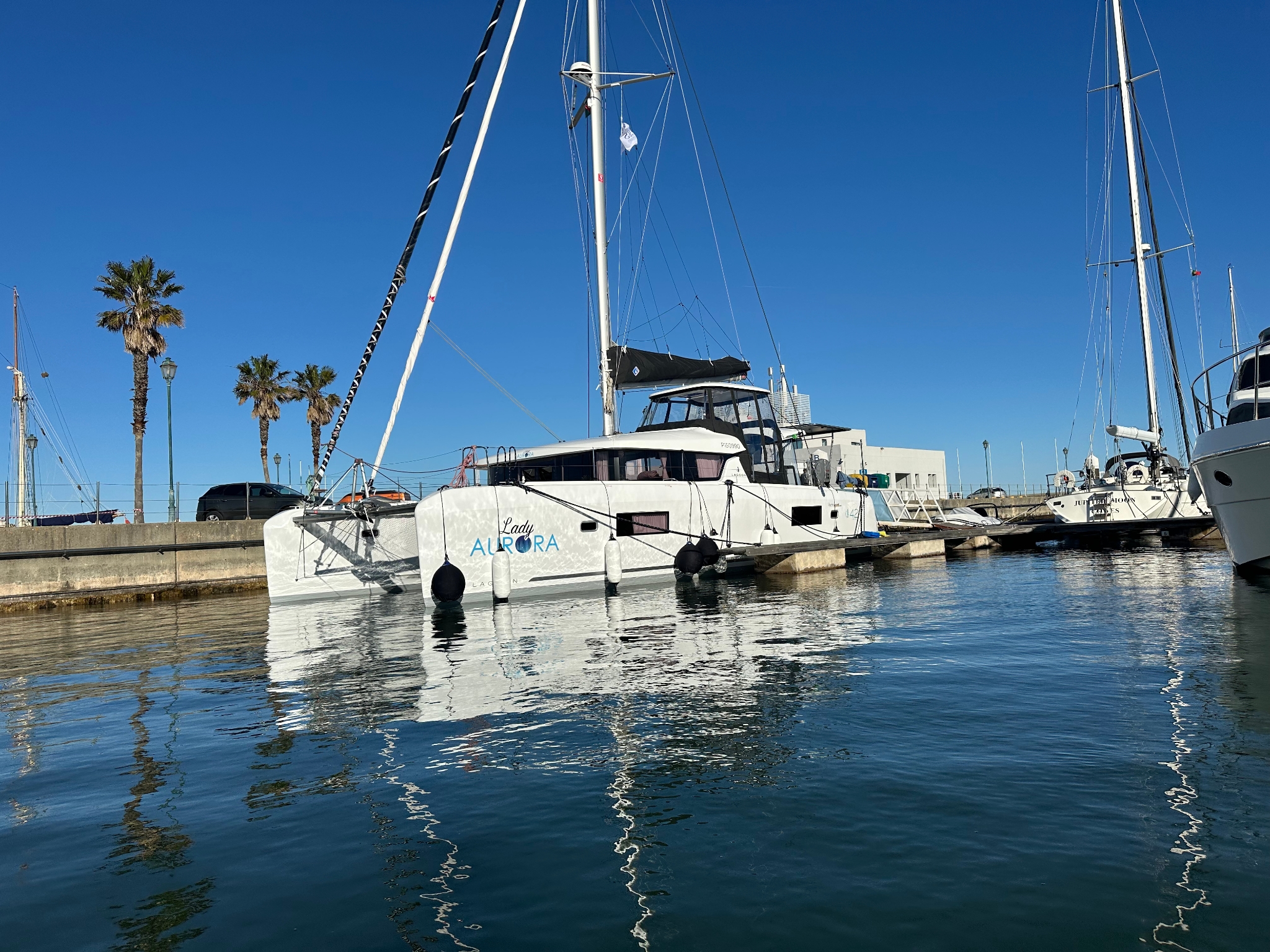 Lagoon 42  Top image