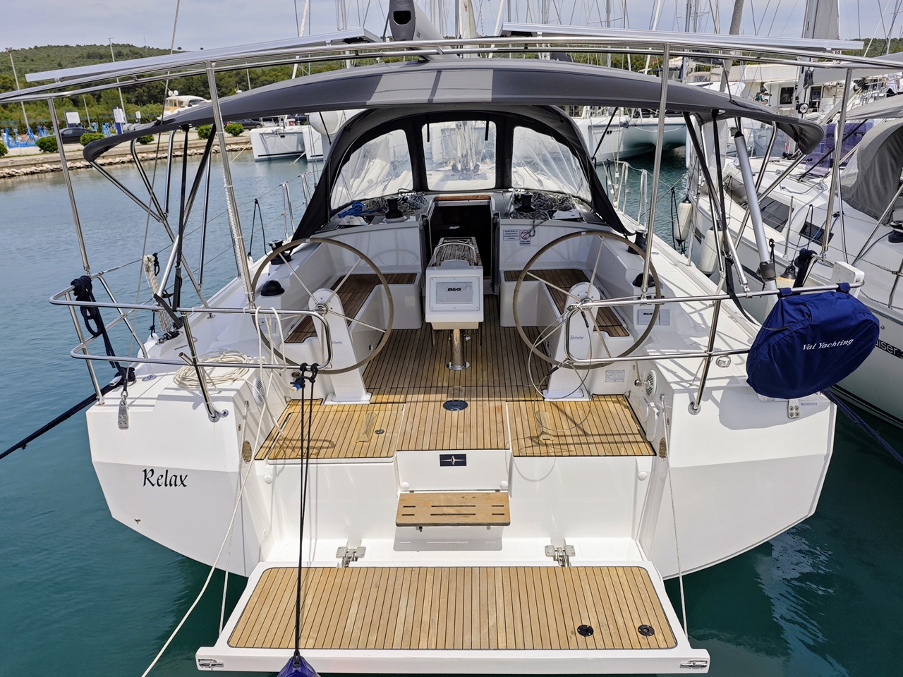 Bavaria C42 Top image