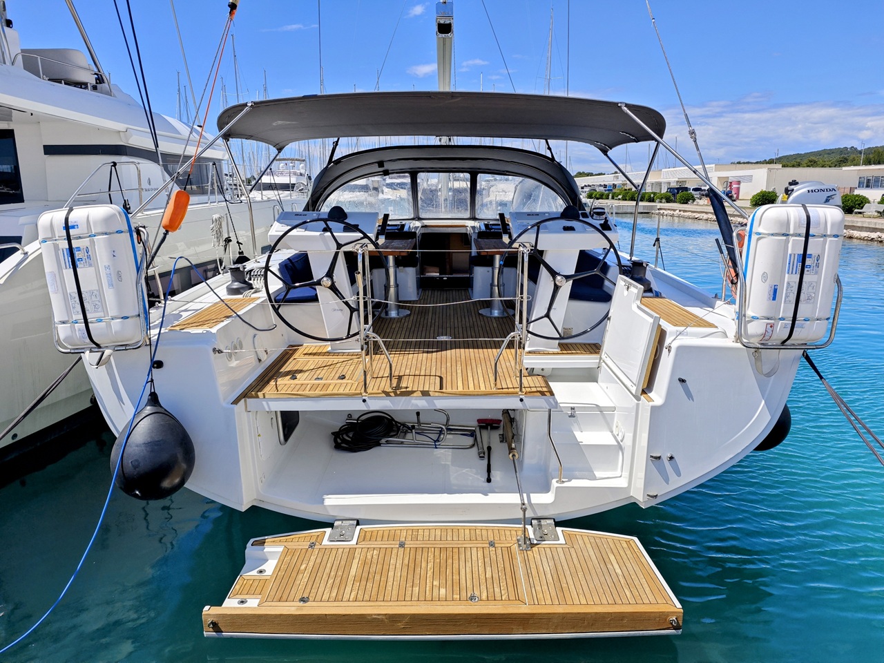Hanse 548  Top image