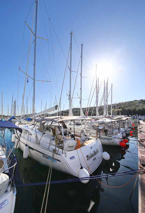 Bavaria Cruiser 46 Viribus Unitis, Foto 3
