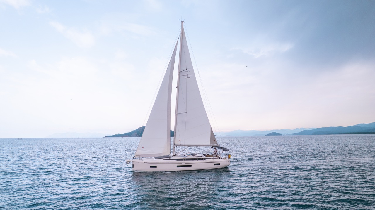 Bavaria C46 Top image