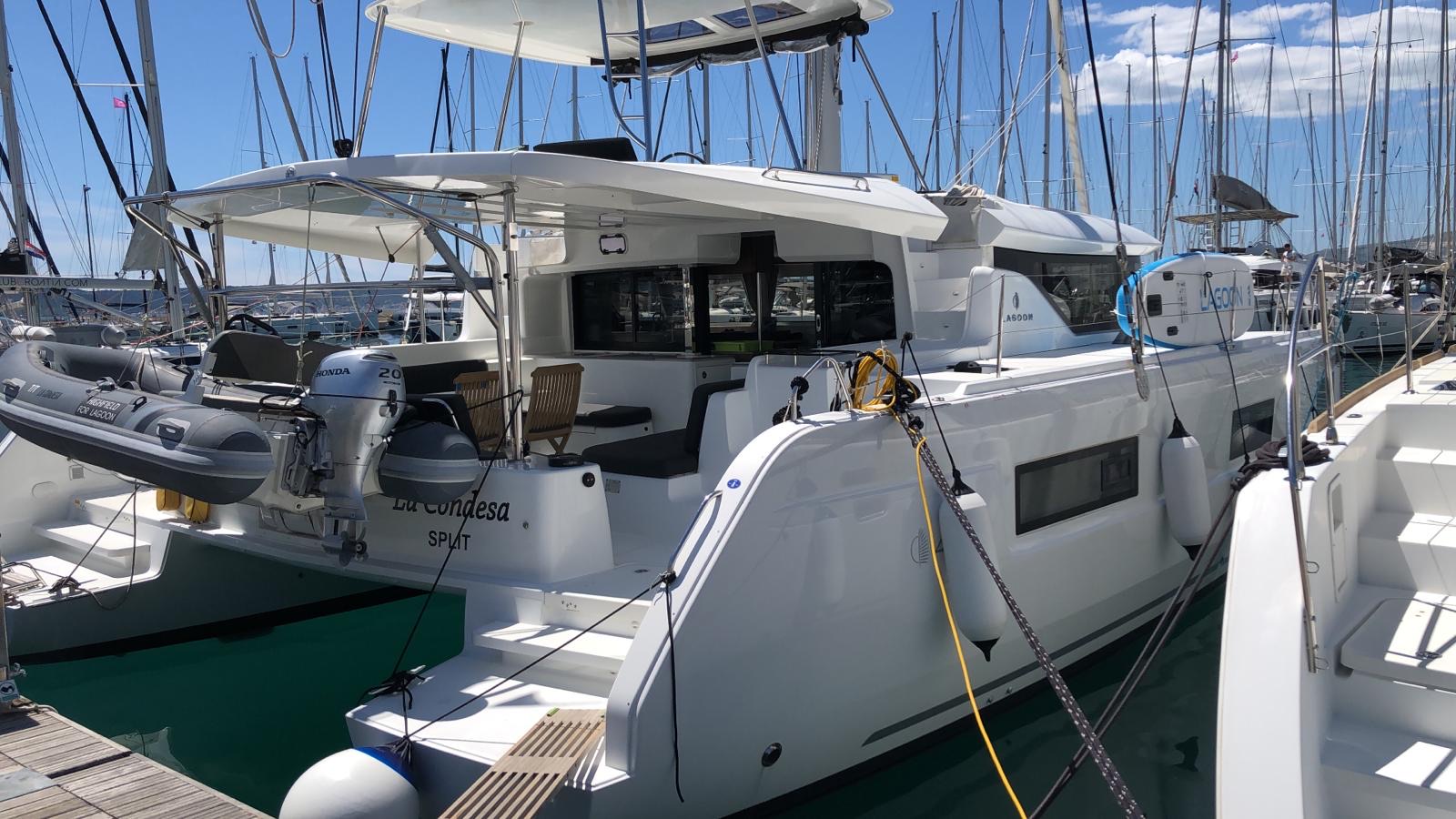 Lagoon 46 (4+2cab) „La Condesa“ als Charteryacht
