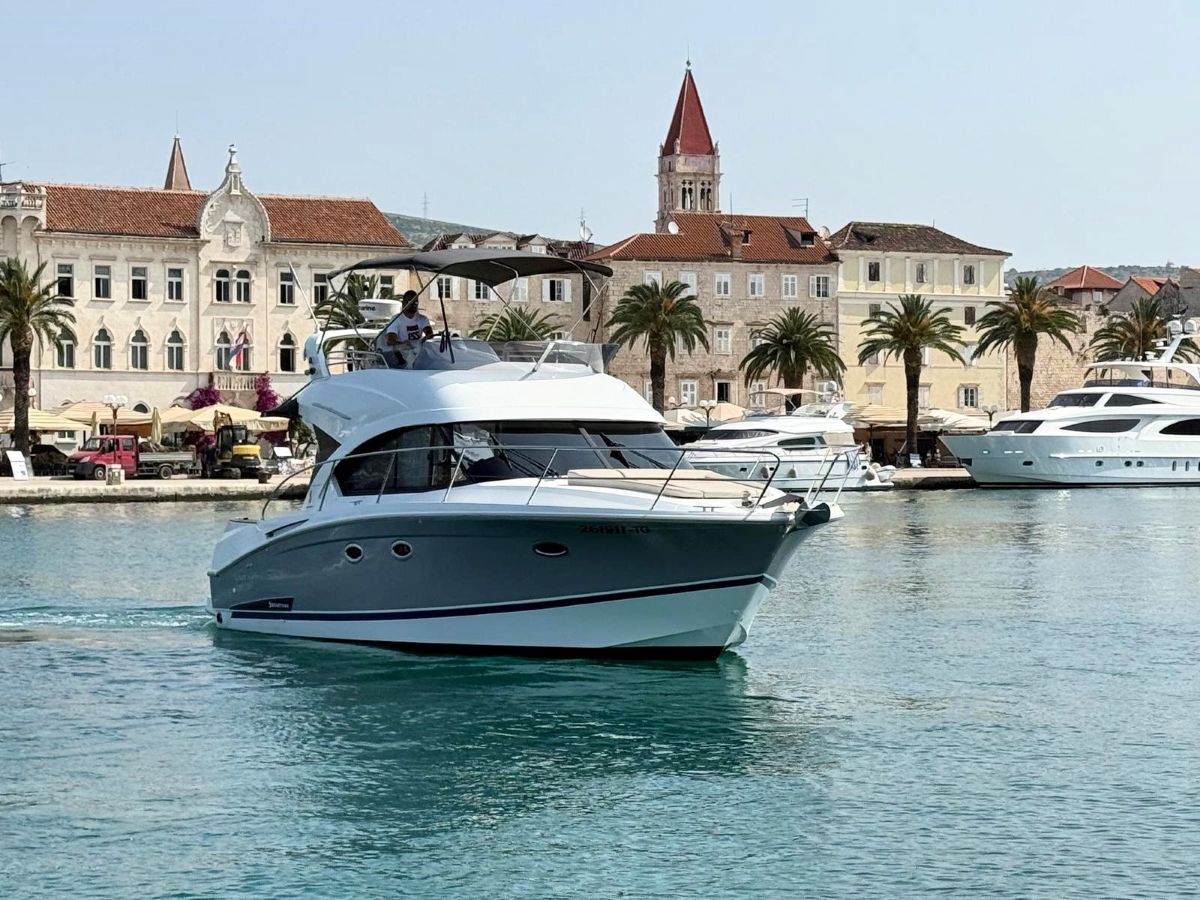 Antares 36 „Antares 36“ als Charteryacht