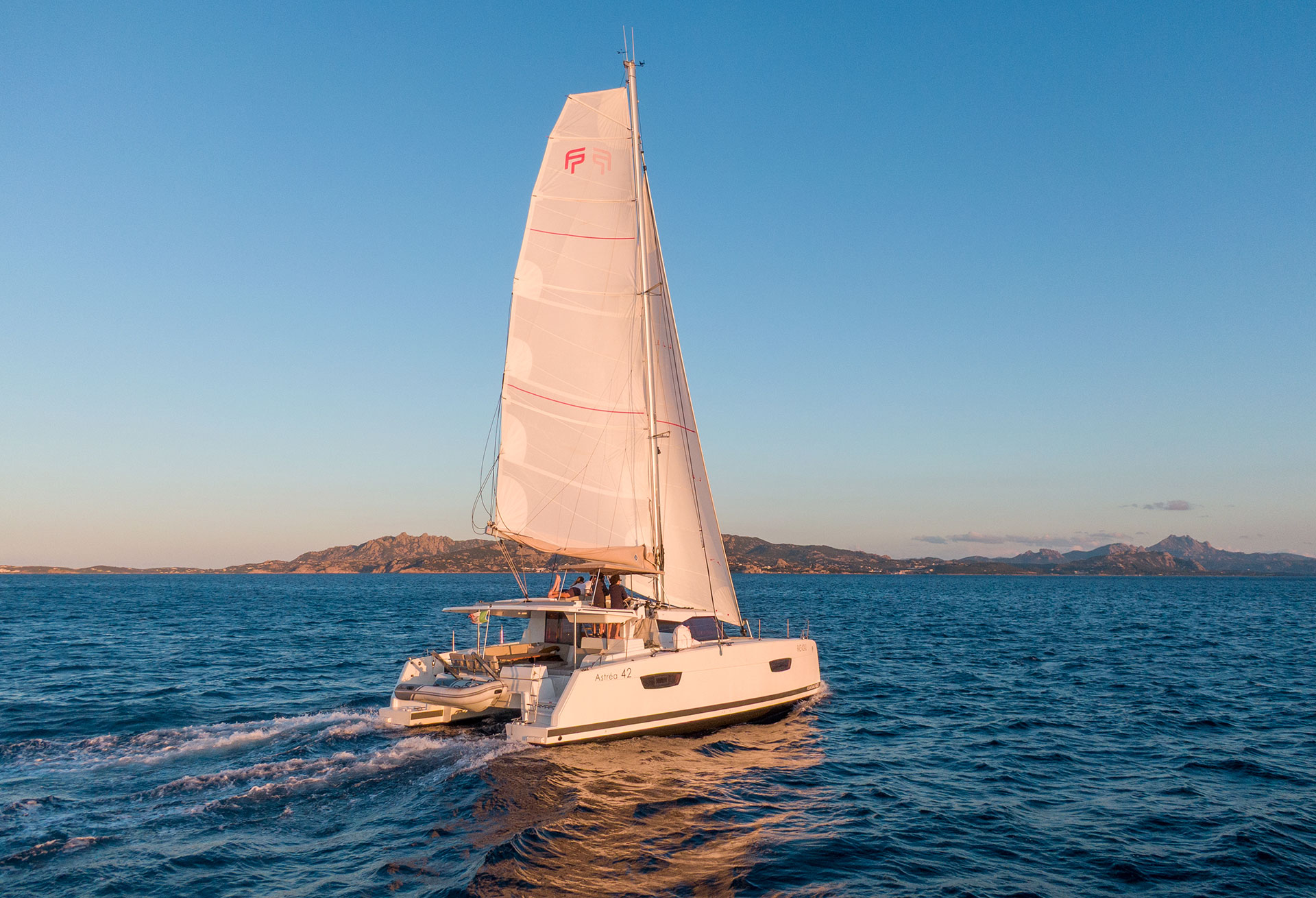 Astréa 42 (4+1cab) „Agitation“ als Charteryacht