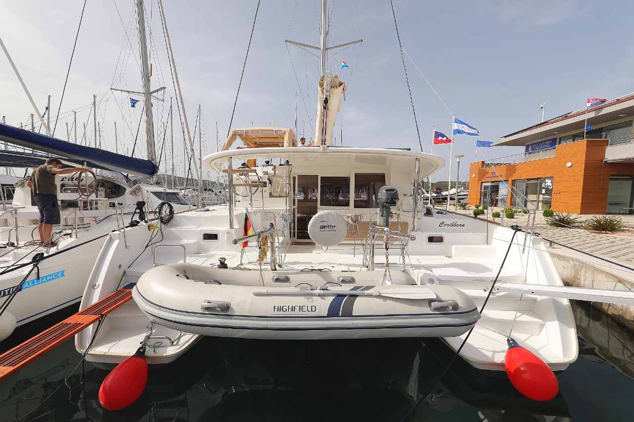 Lagoon 400  Top image