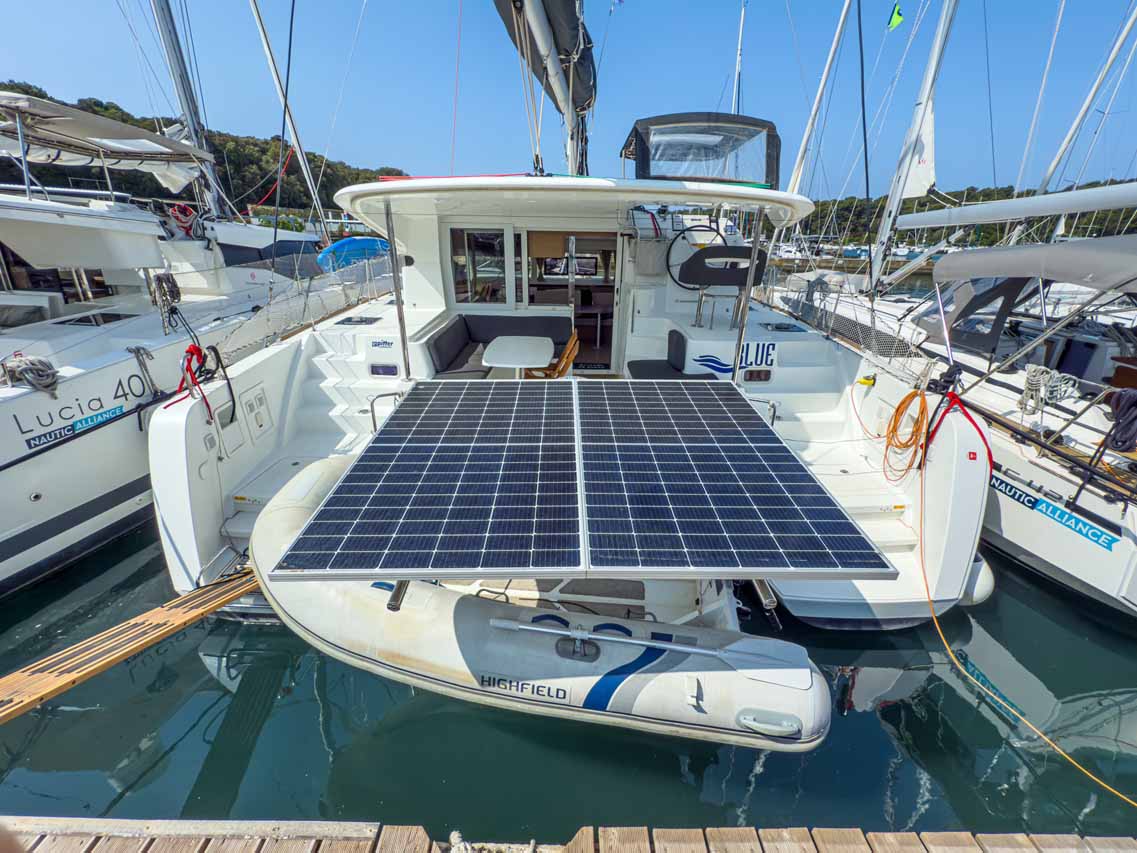 Lagoon 40  Top image