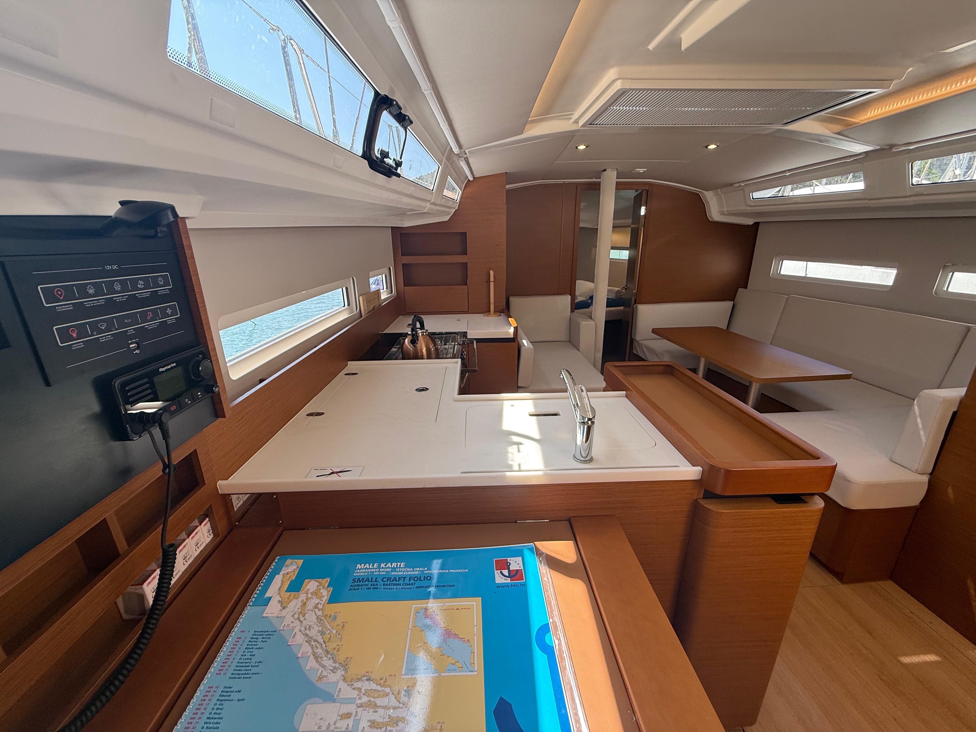 Sun Odyssey 410 Sunset Kiss, Foto 3