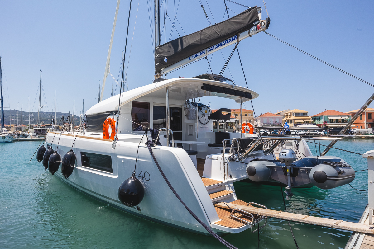 Lagoon 40 (4+2Cab/4wc) „Deva“ als Charteryacht