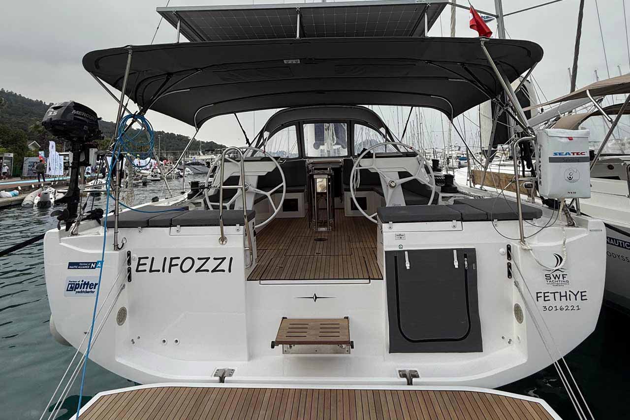 Bavaria C46 Top image