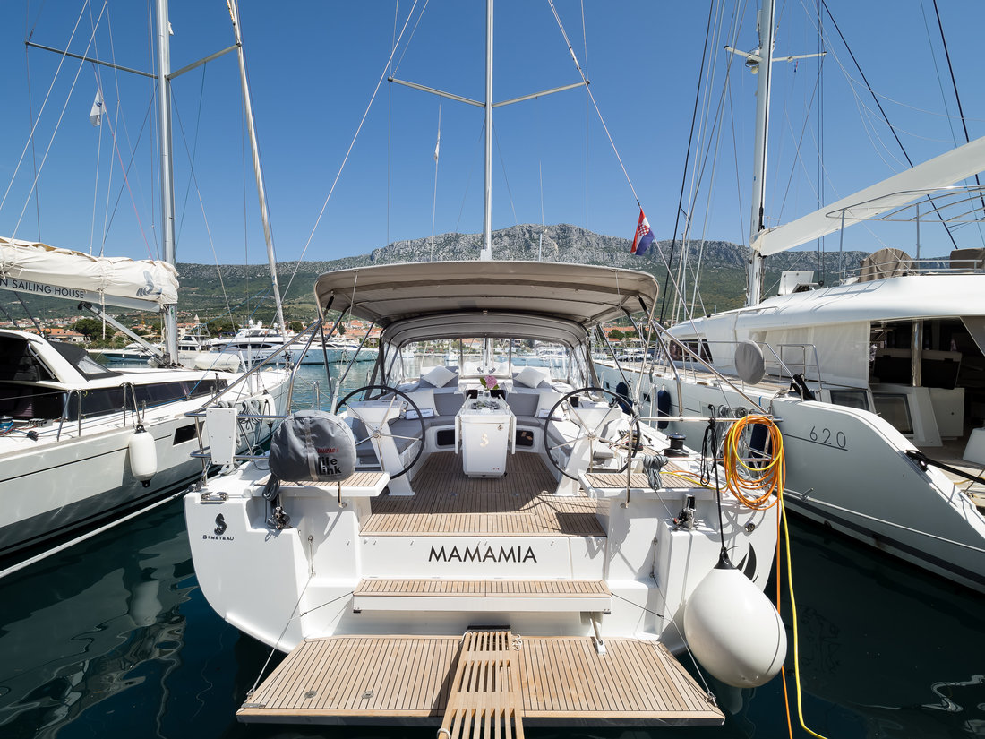 Oceanis 51.1  Top image