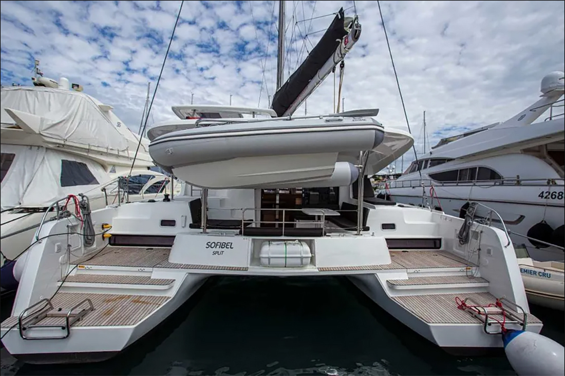 Lagoon 42  Top image