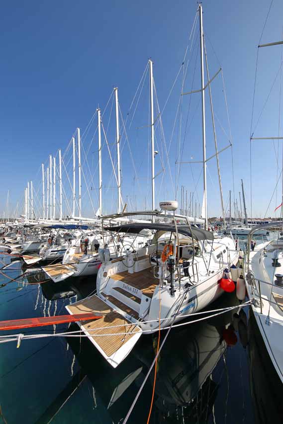 Bavaria Cruiser 45  Top image