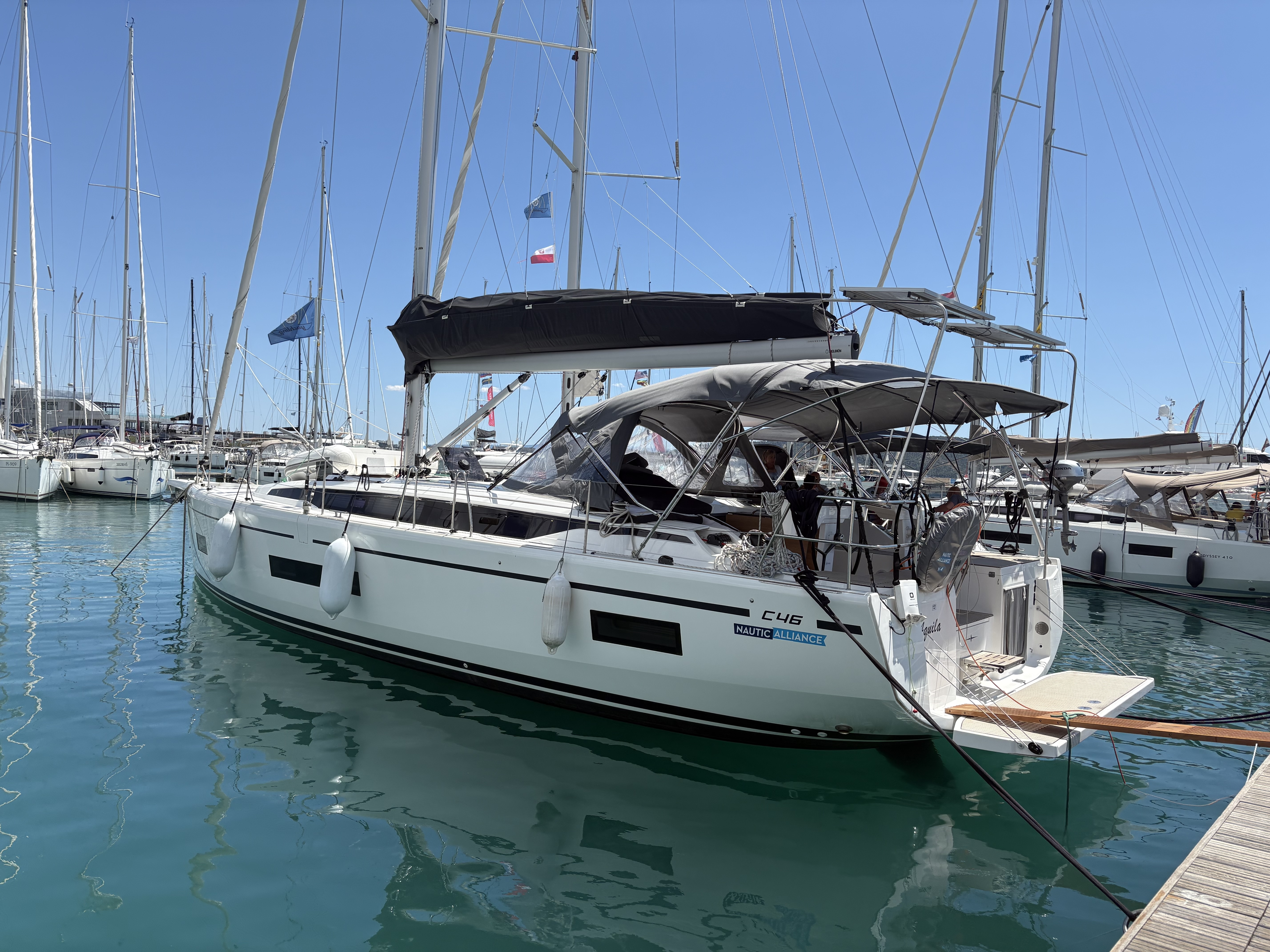 Bavaria C46 Top image