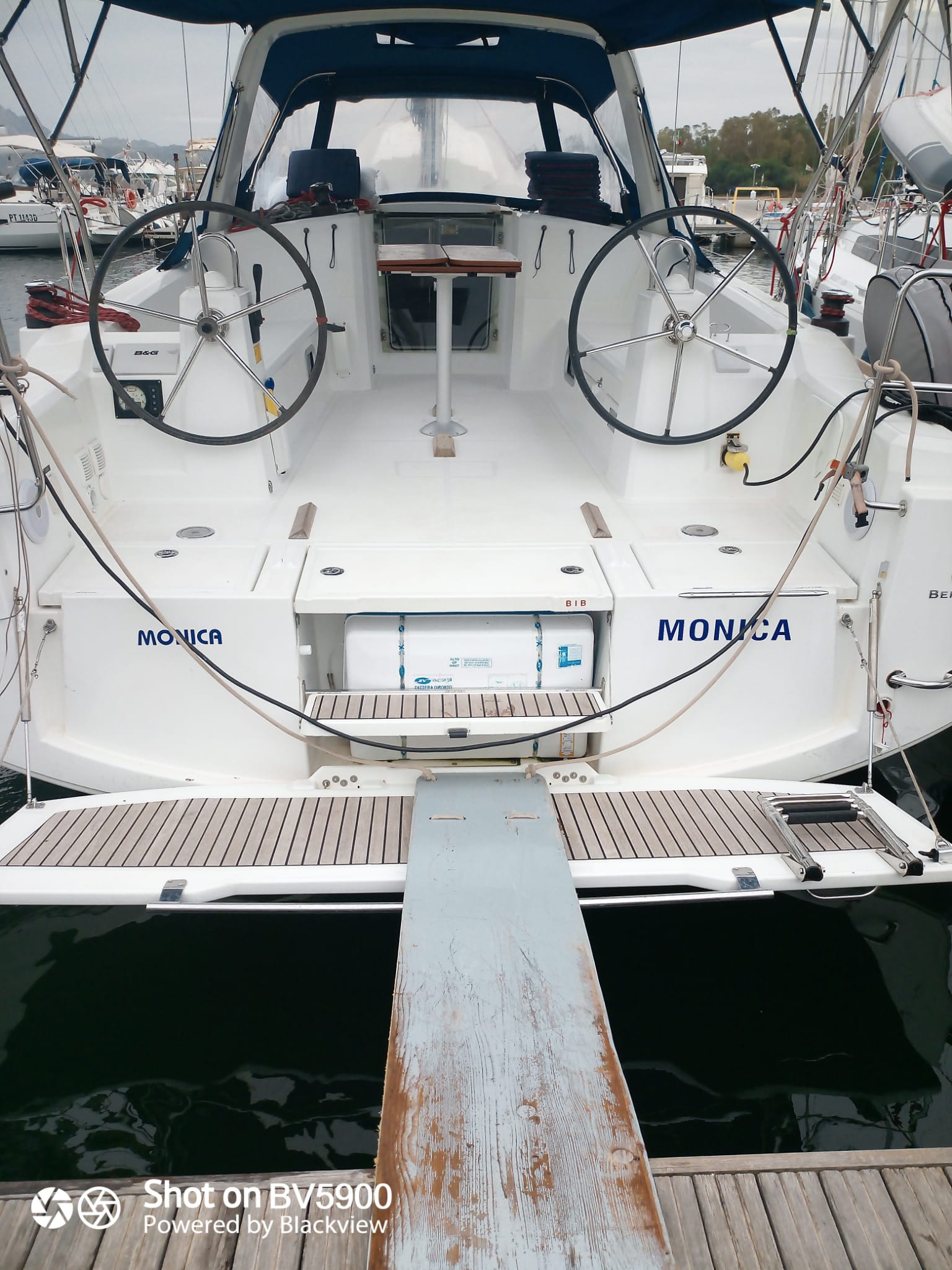 Oceanis 38 (3cab/2wc) „Monica“ als Charteryacht