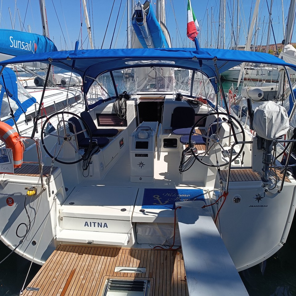 Sun Odyssey 440 (4 cab) „Aitna“ als Charteryacht