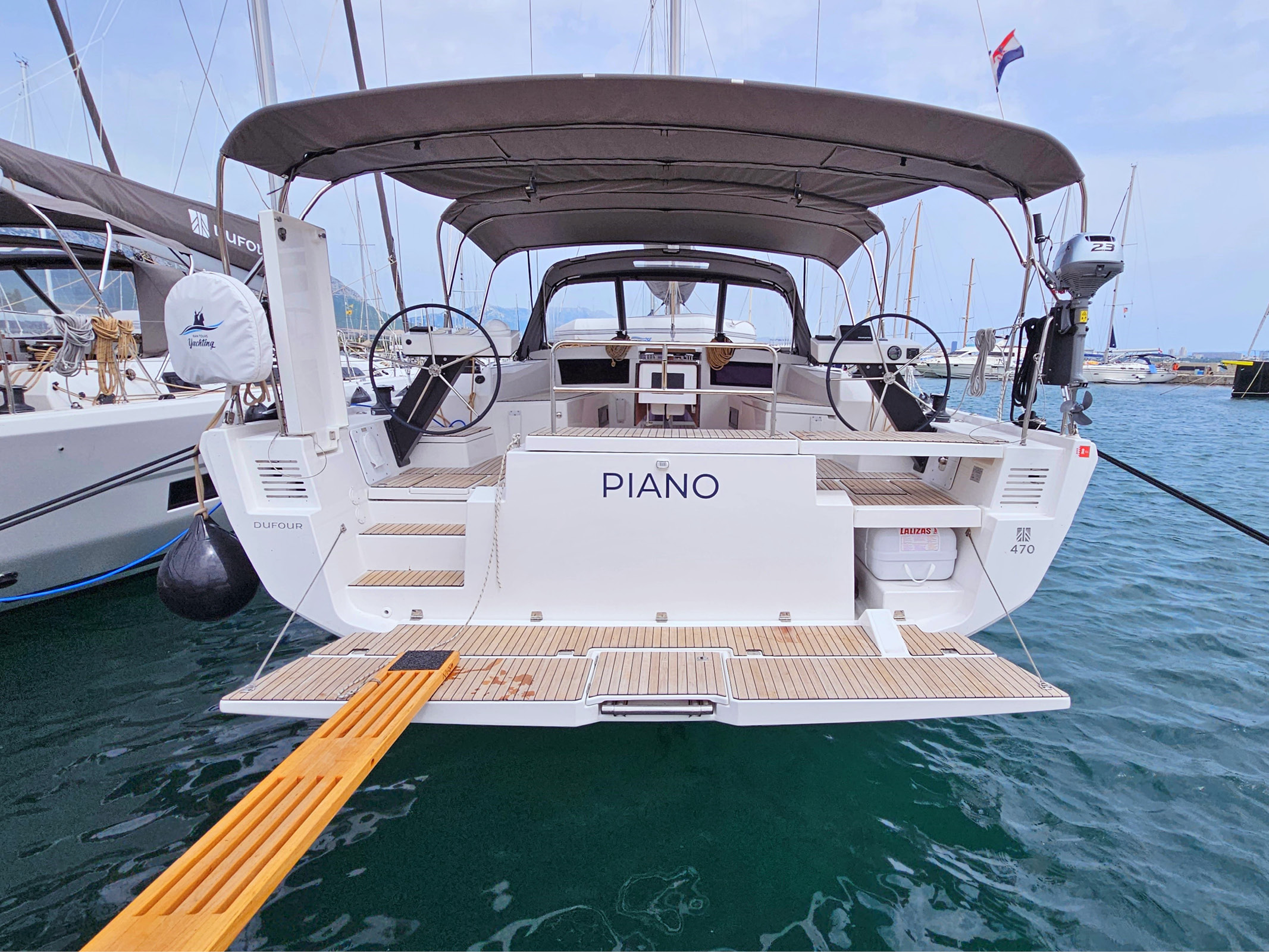 Dufour 470 (4+1cab/ 4 WC) „Piano“ als Charteryacht