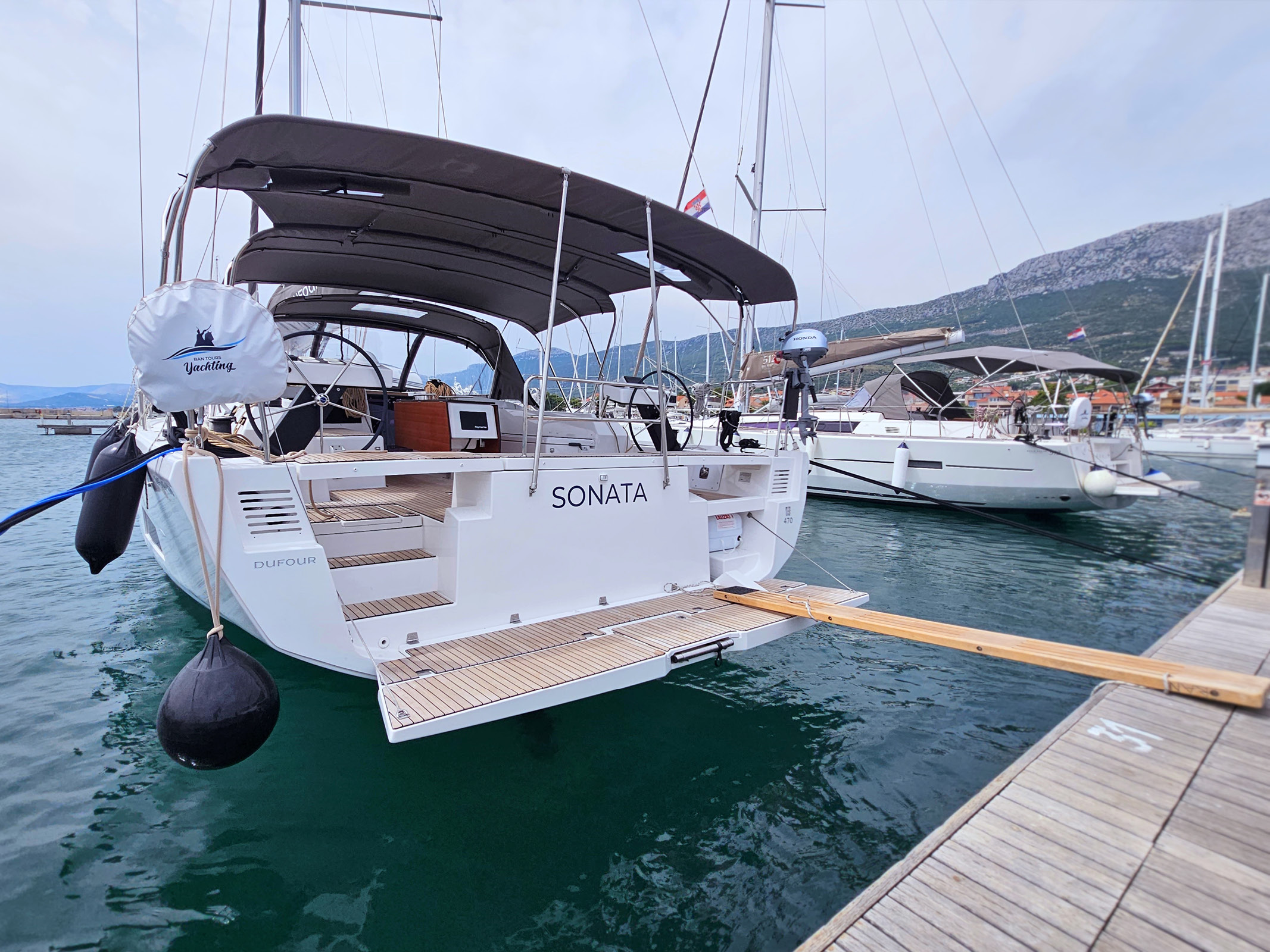 Dufour 470 (4+1cab/ 4 WC) „Sonata“ als Charteryacht