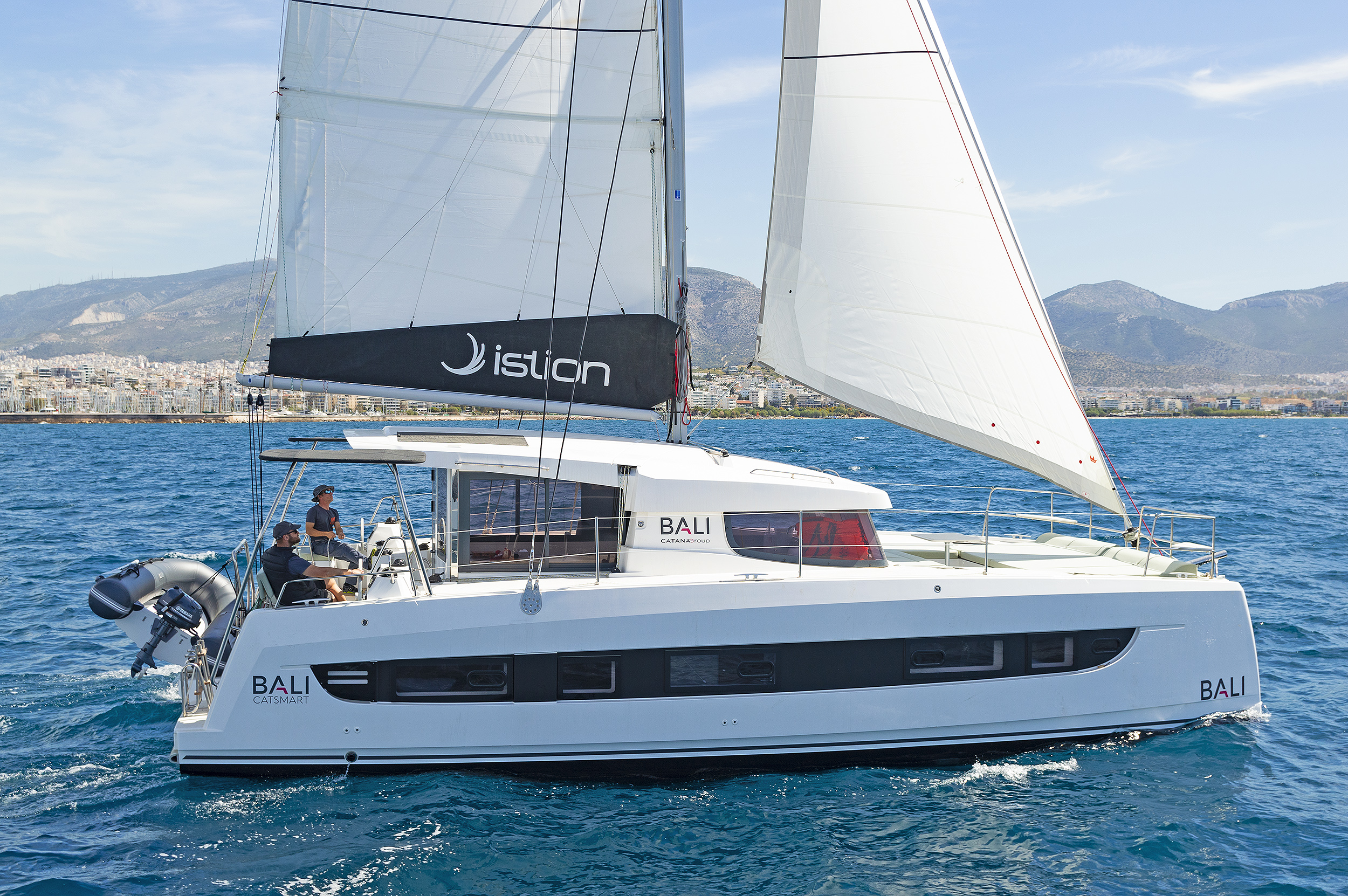 Bali Catsmart „One Love“ als Charteryacht
