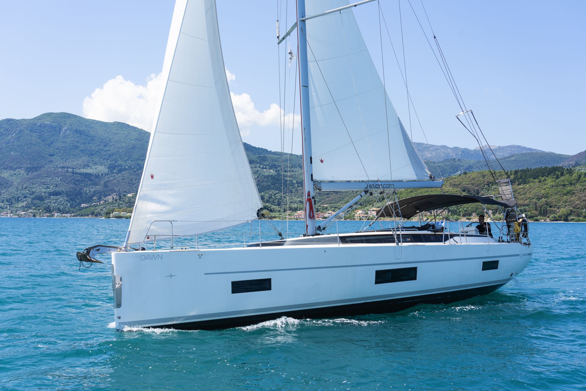 Bavaria C45 „Dawn“ als Charteryacht