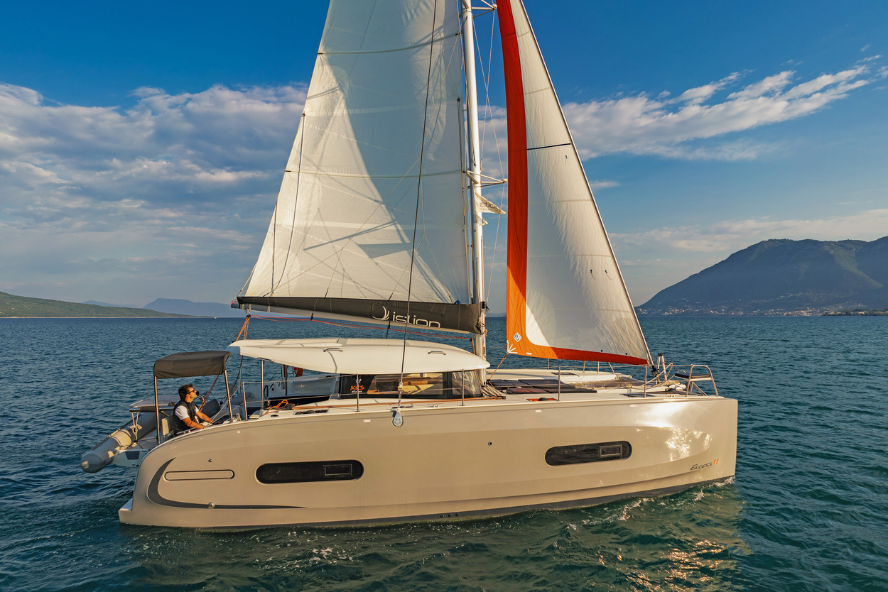 Excess 11 „Phos“ als Charteryacht