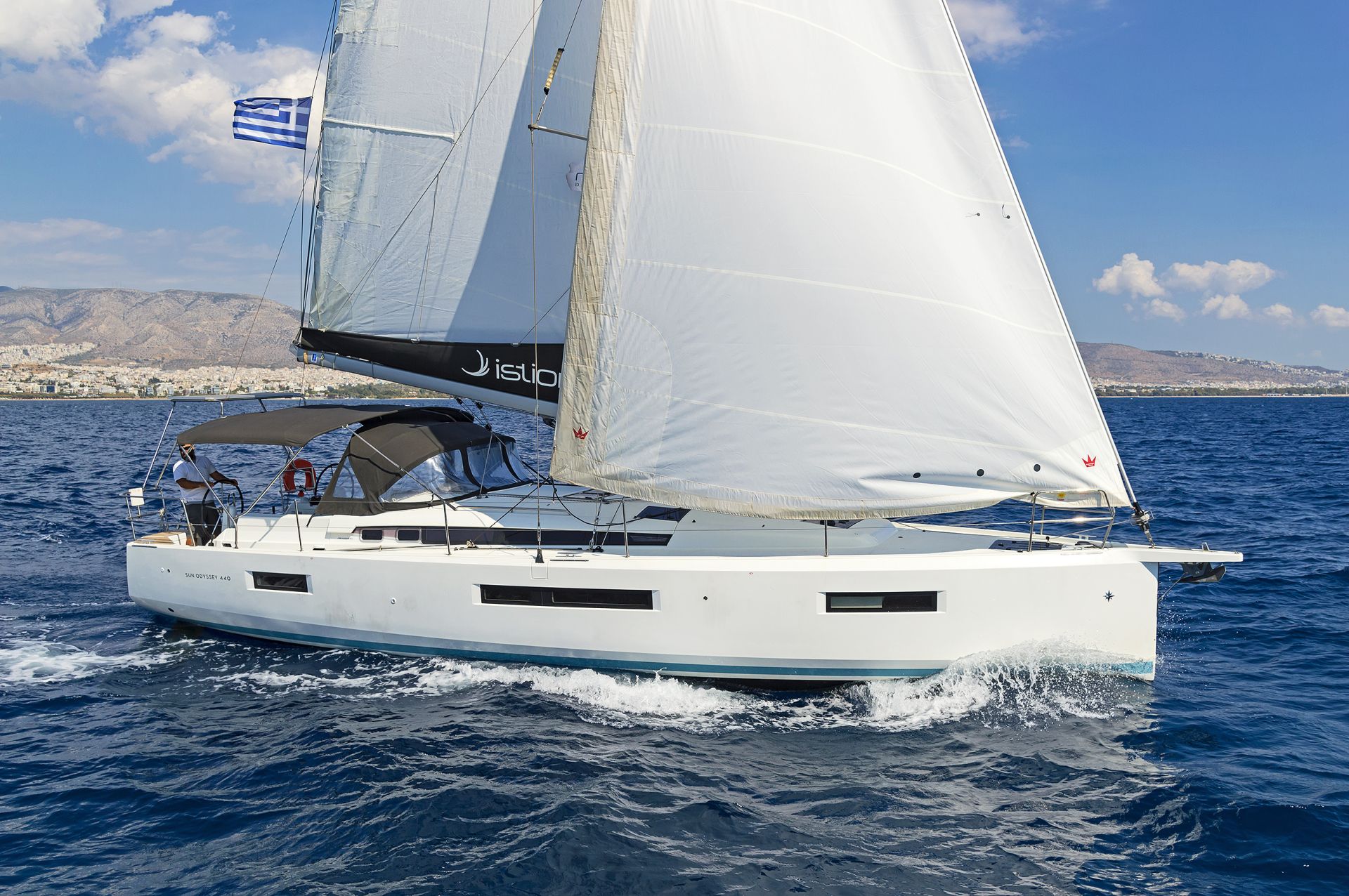 Sun Odyssey 440 (4 cab) „Mike Charlie“ als Charteryacht