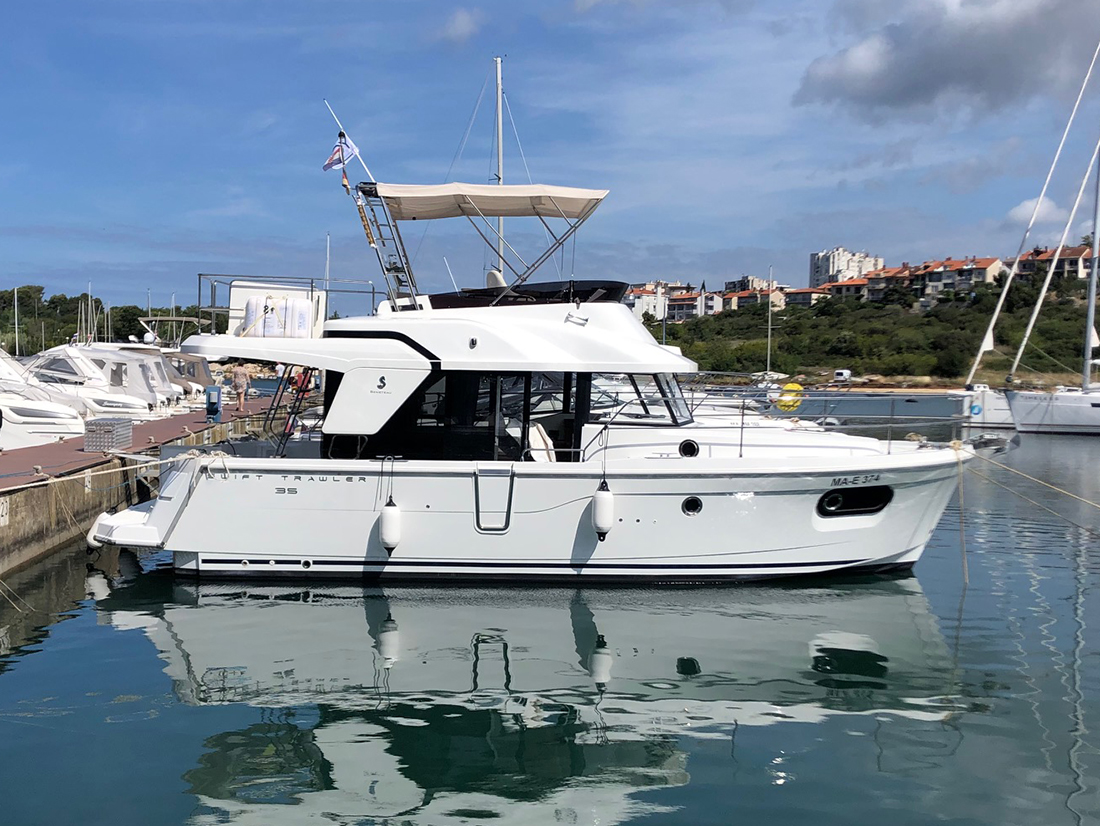 Swift Trawler 35 „Max“ als Charteryacht