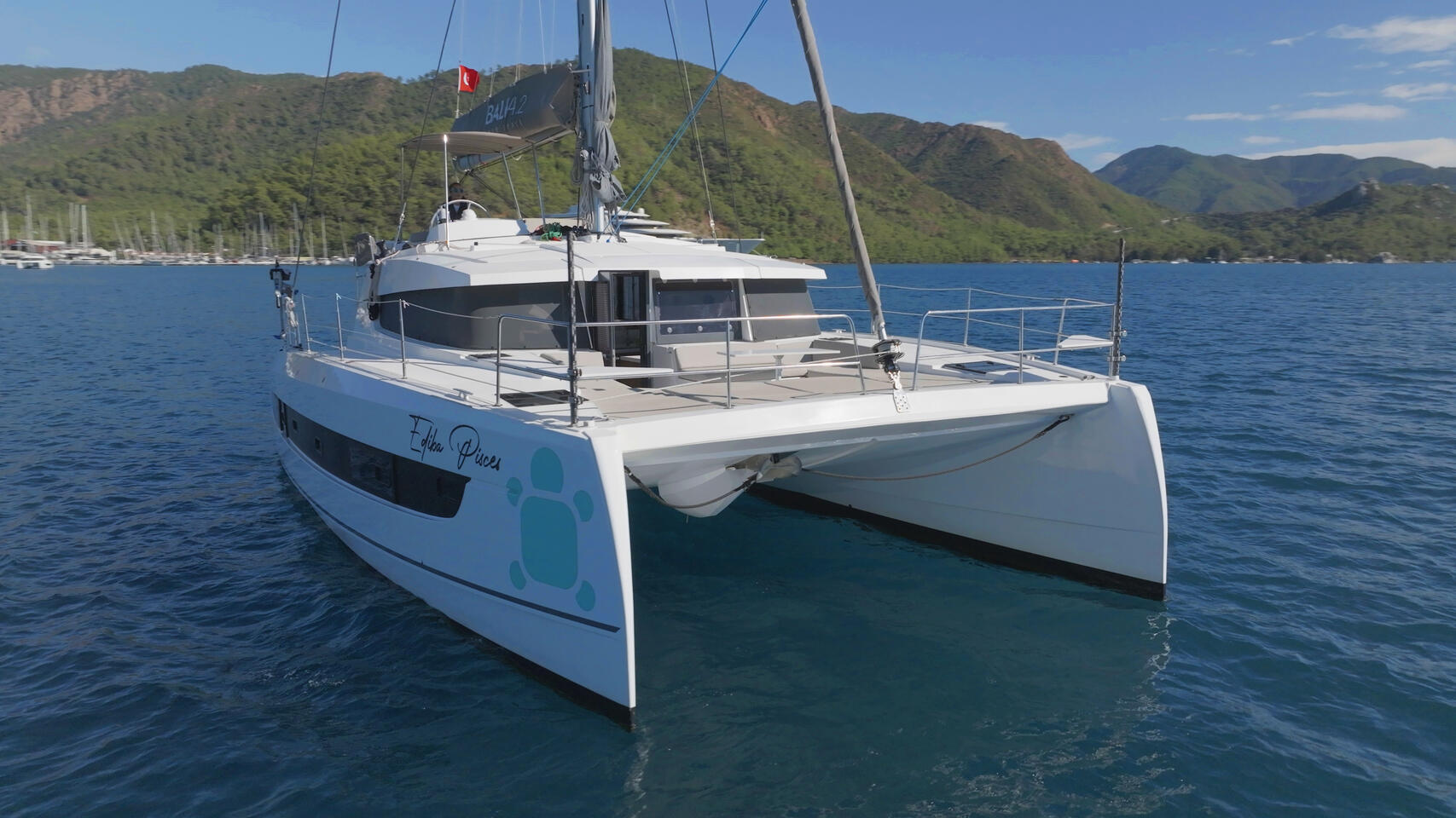 Bali 4.2 „Ediba Pisces“ als Charteryacht