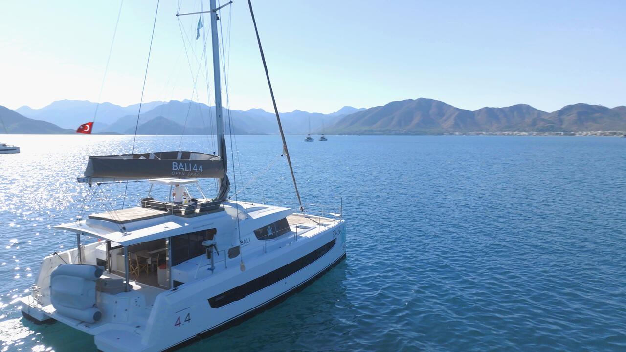 Bali 4.4 „Ediba Libra“ als Charteryacht