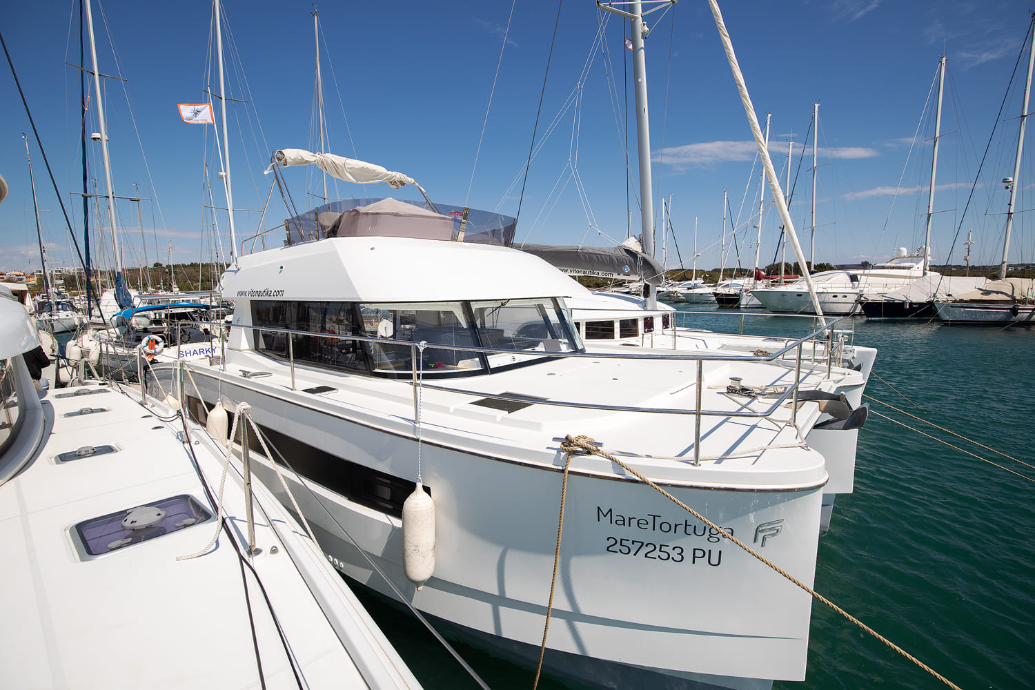 MY 37 (4 cab) „Mare Tortuga“ als Charteryacht
