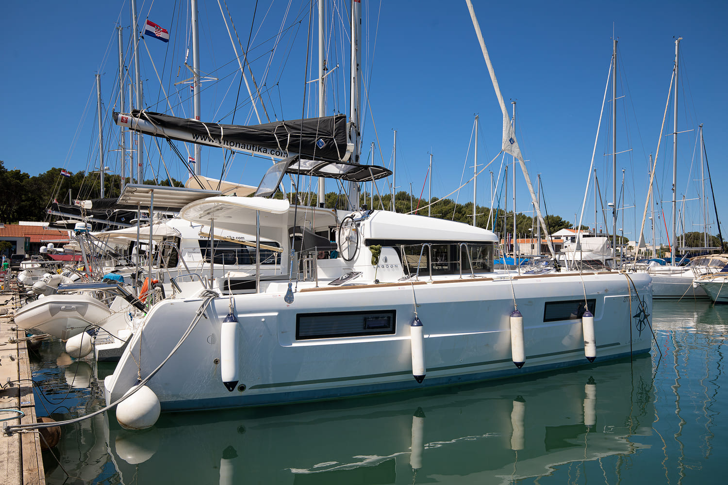 Lagoon 40 (3+2cab/2wc) „Yolo“ als Charteryacht