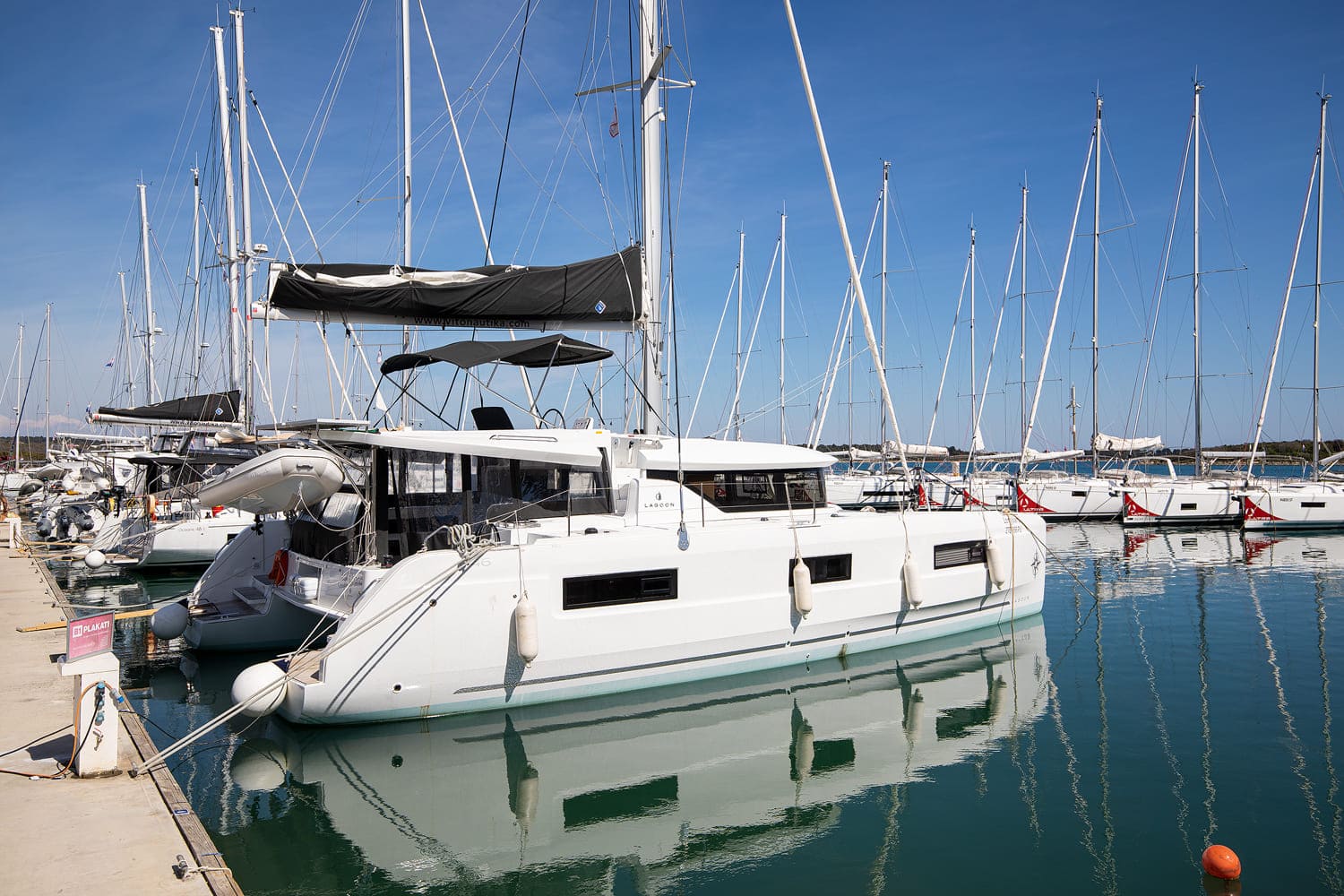 Lagoon 46 (4+2cab) „Venice Beach“ als Charteryacht