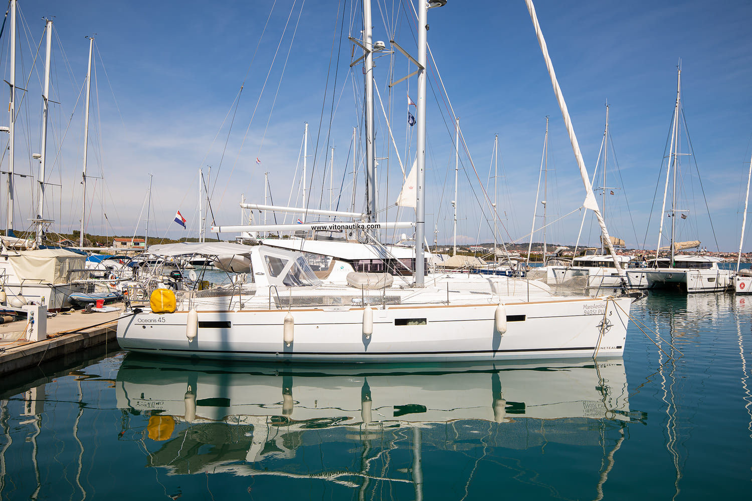Oceanis 45 (4 cab) „Mare Aeolos“ als Charteryacht