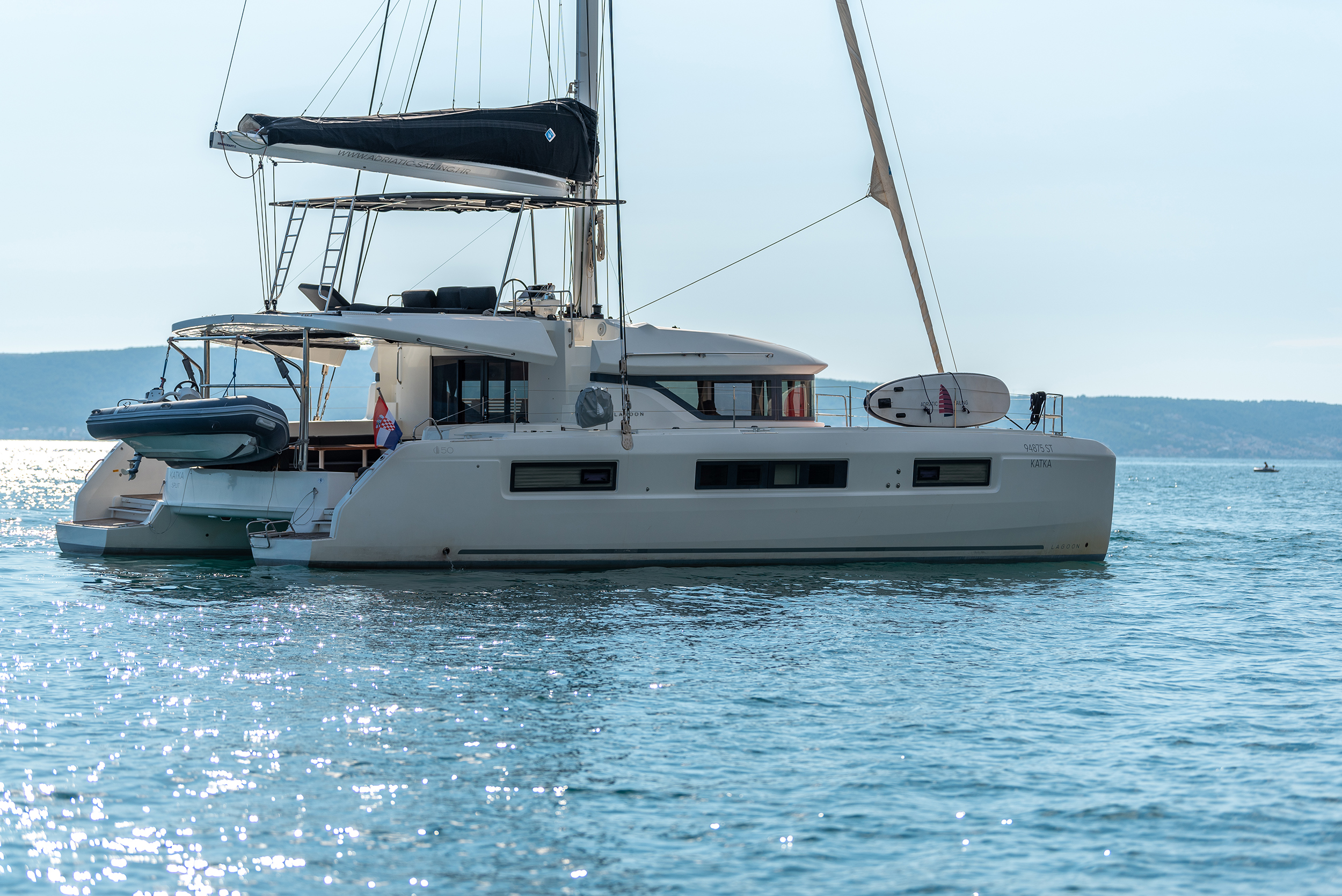 Lagoon 50 (6+1/5wc) „Katka“ als Charteryacht