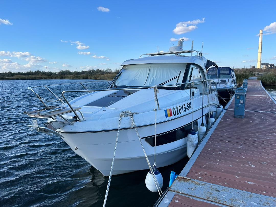 Antares 9 „Bella Vista“ als Charteryacht