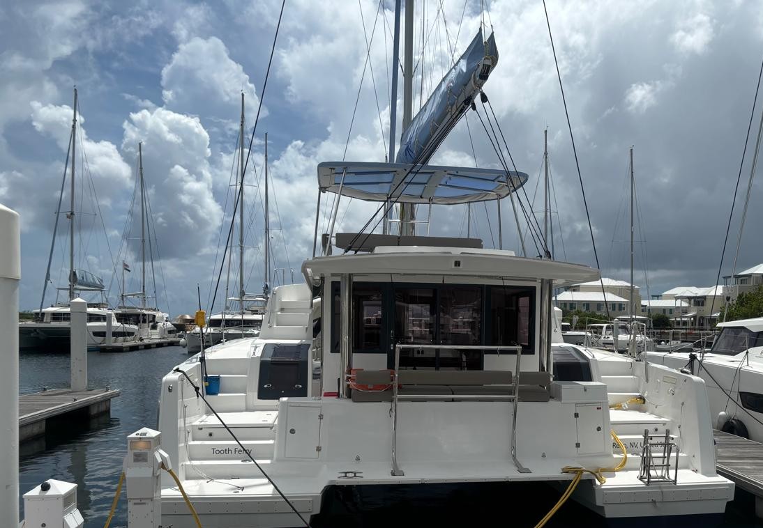 Bali 4.8 (5cab/5wc) „Tooth Ferry“ als Charteryacht
