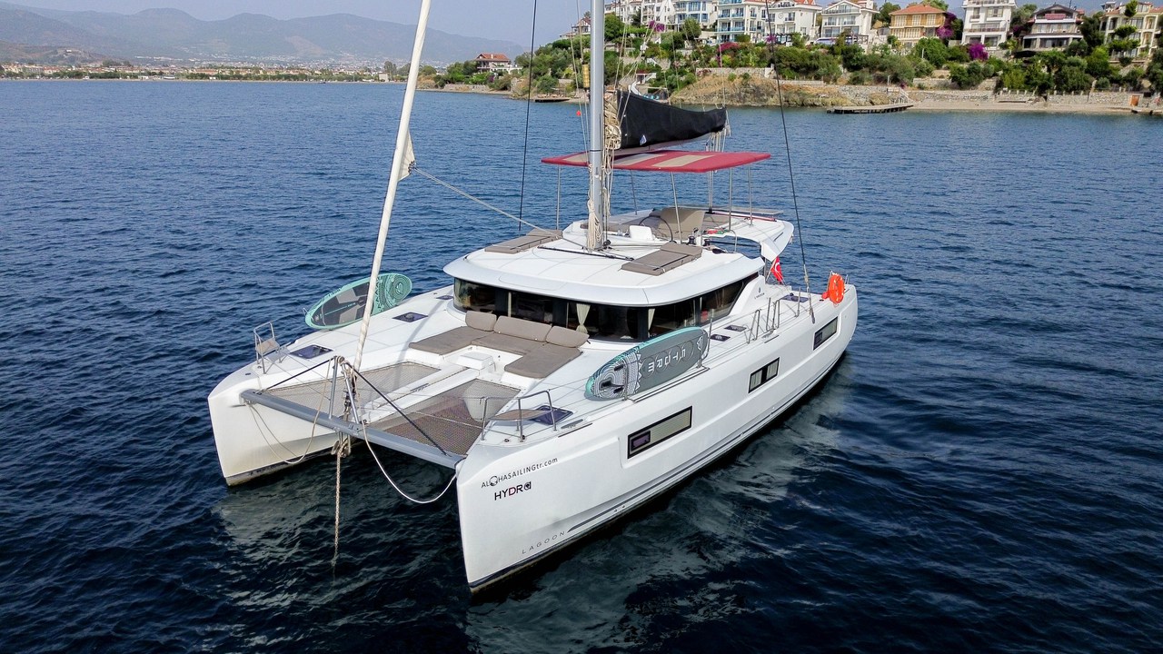 Lagoon 46 (4+1cab) „Hydra“ als Charteryacht