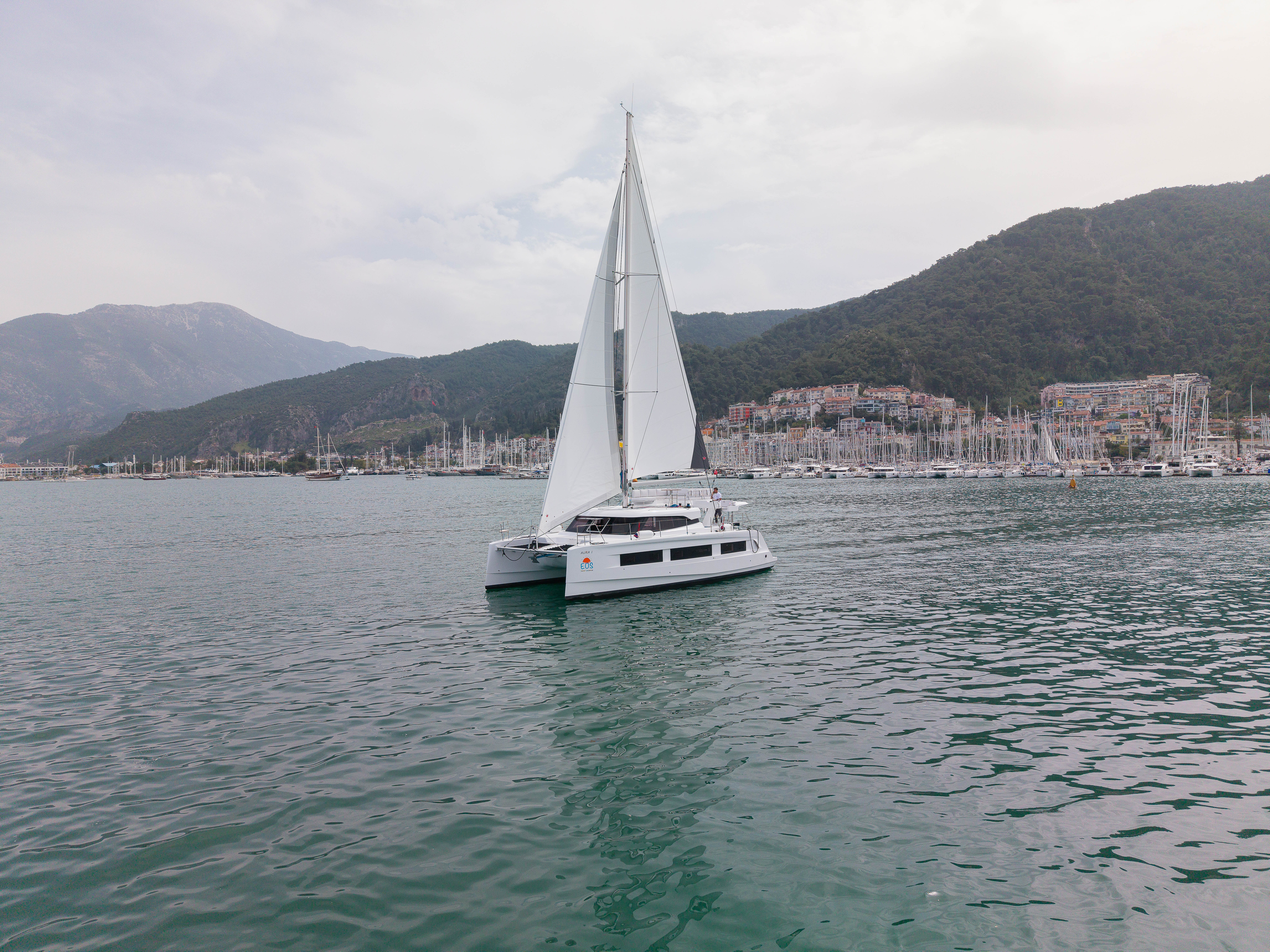 Aventura 45 „Aura“ als Charteryacht