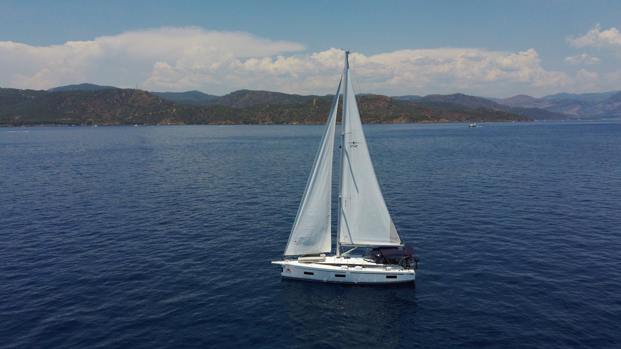 Bavaria C42 „Selene“ als Charteryacht