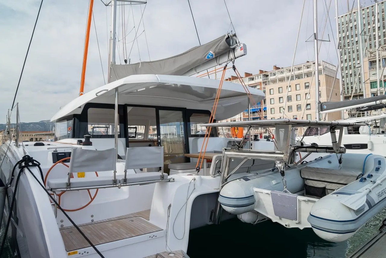 Excess 11 „Adva“ als Charteryacht