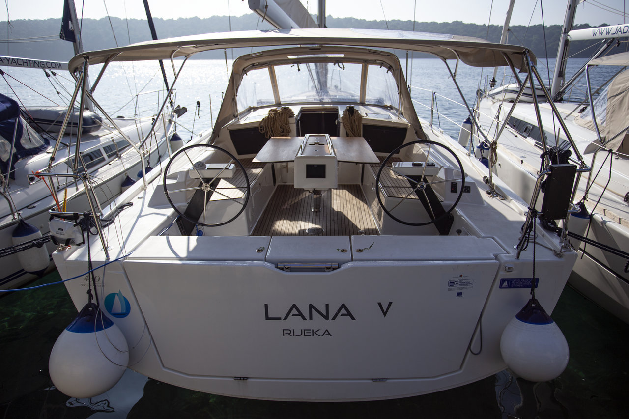 Dufour 430 Grand Large (4cab) „Lana V“ als Charteryacht