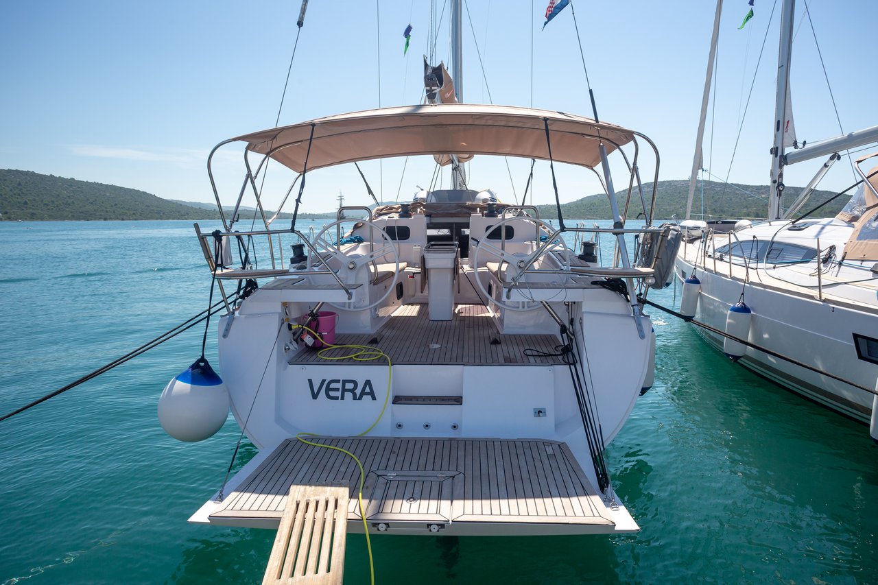 Elan 45 Impression „Vera“ als Charteryacht