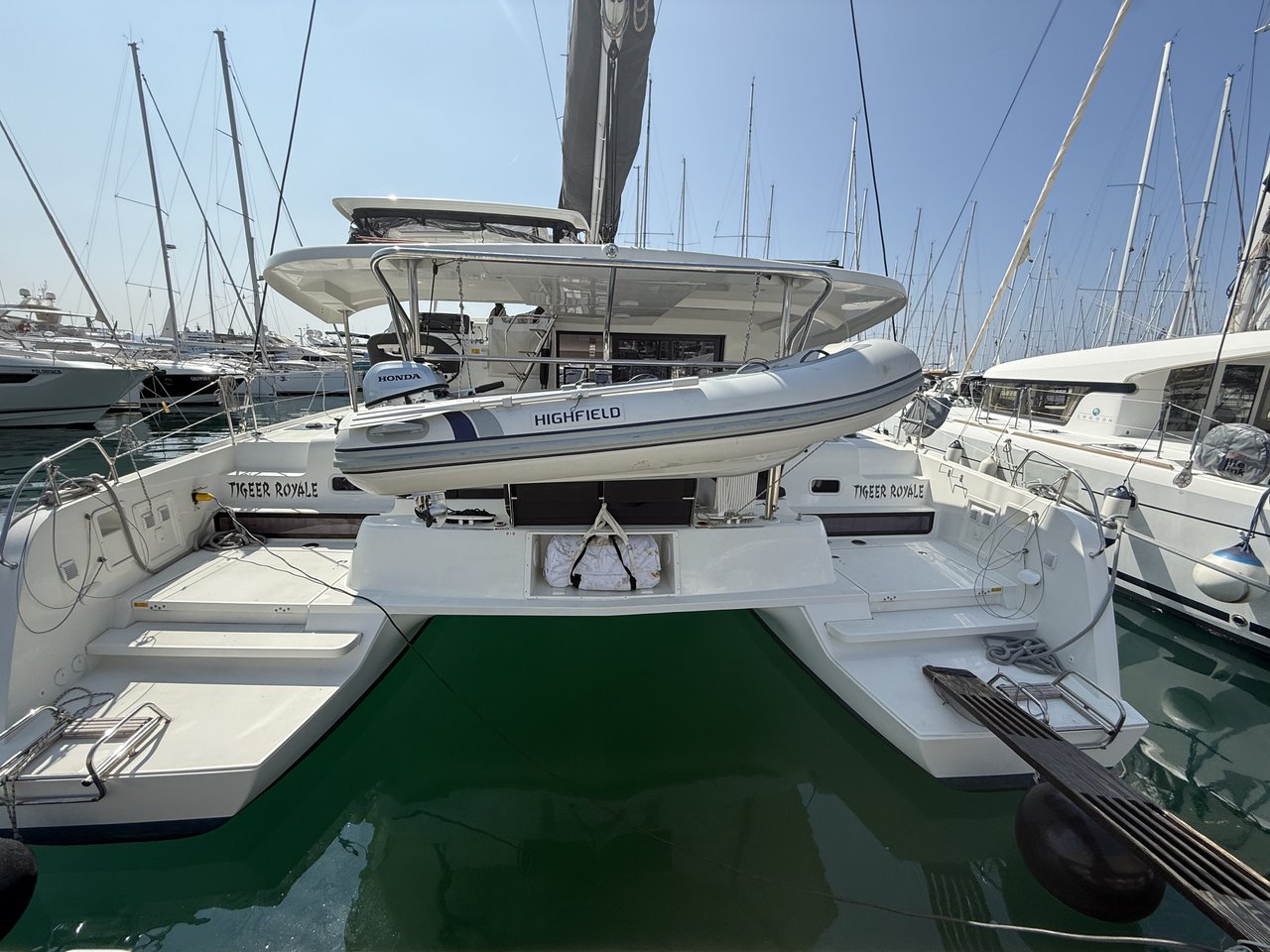 Lagoon 42 (4+2cab/4wc) „Tigeer Royale“ als Charteryacht