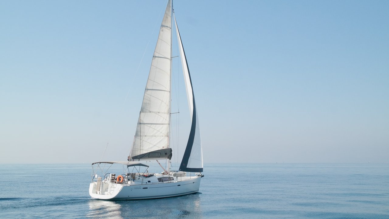 Oceanis 43 (4cab/2wc) „Seacret“ als Charteryacht