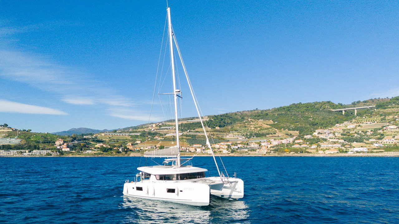 Lagoon 42 (4cab/4wc) „Veryta“ als Charteryacht