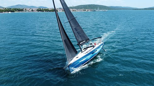 Elan E6 „Thor“ als Charteryacht