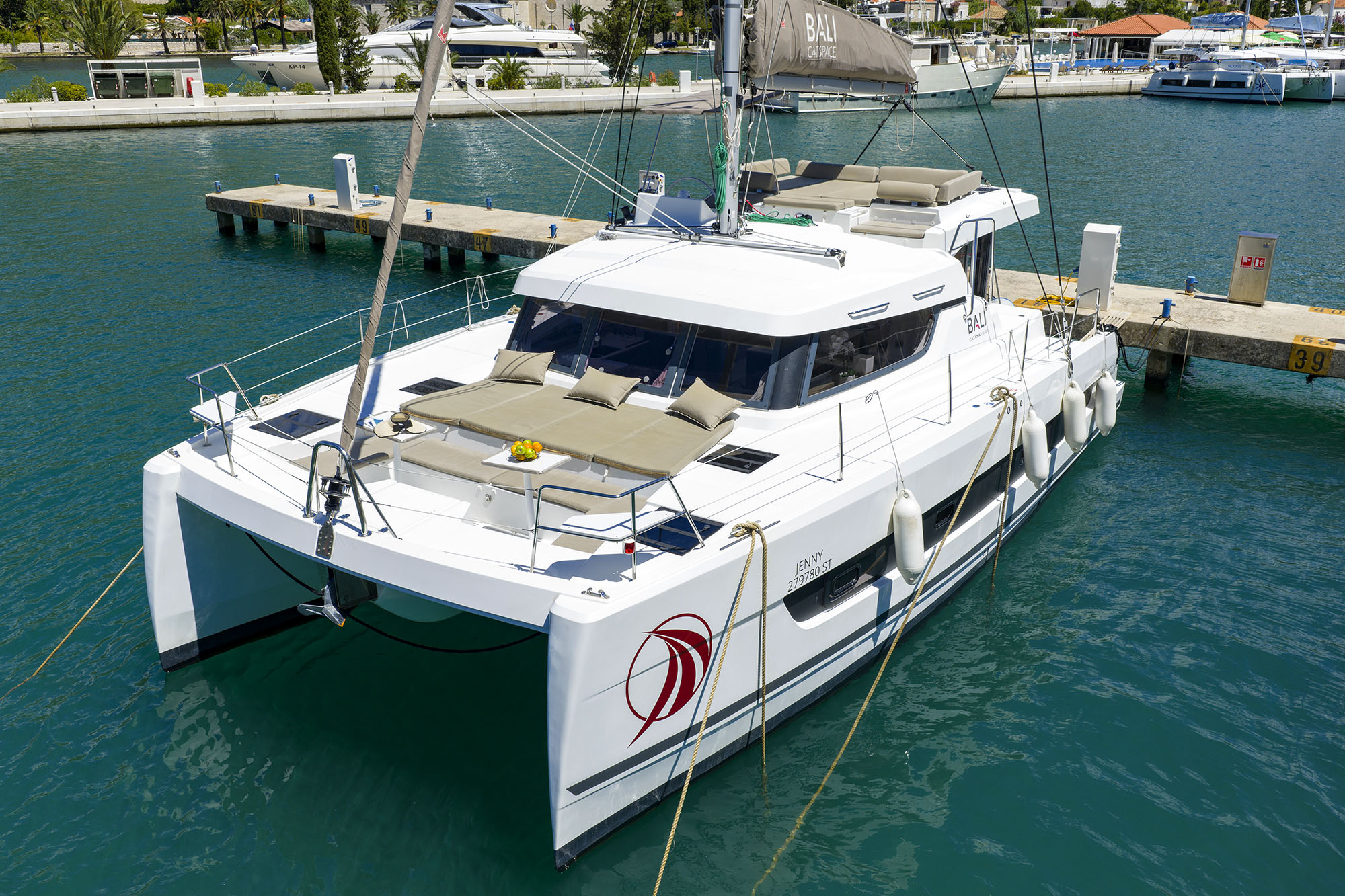 Bali Catspace „Jenny“ als Charteryacht