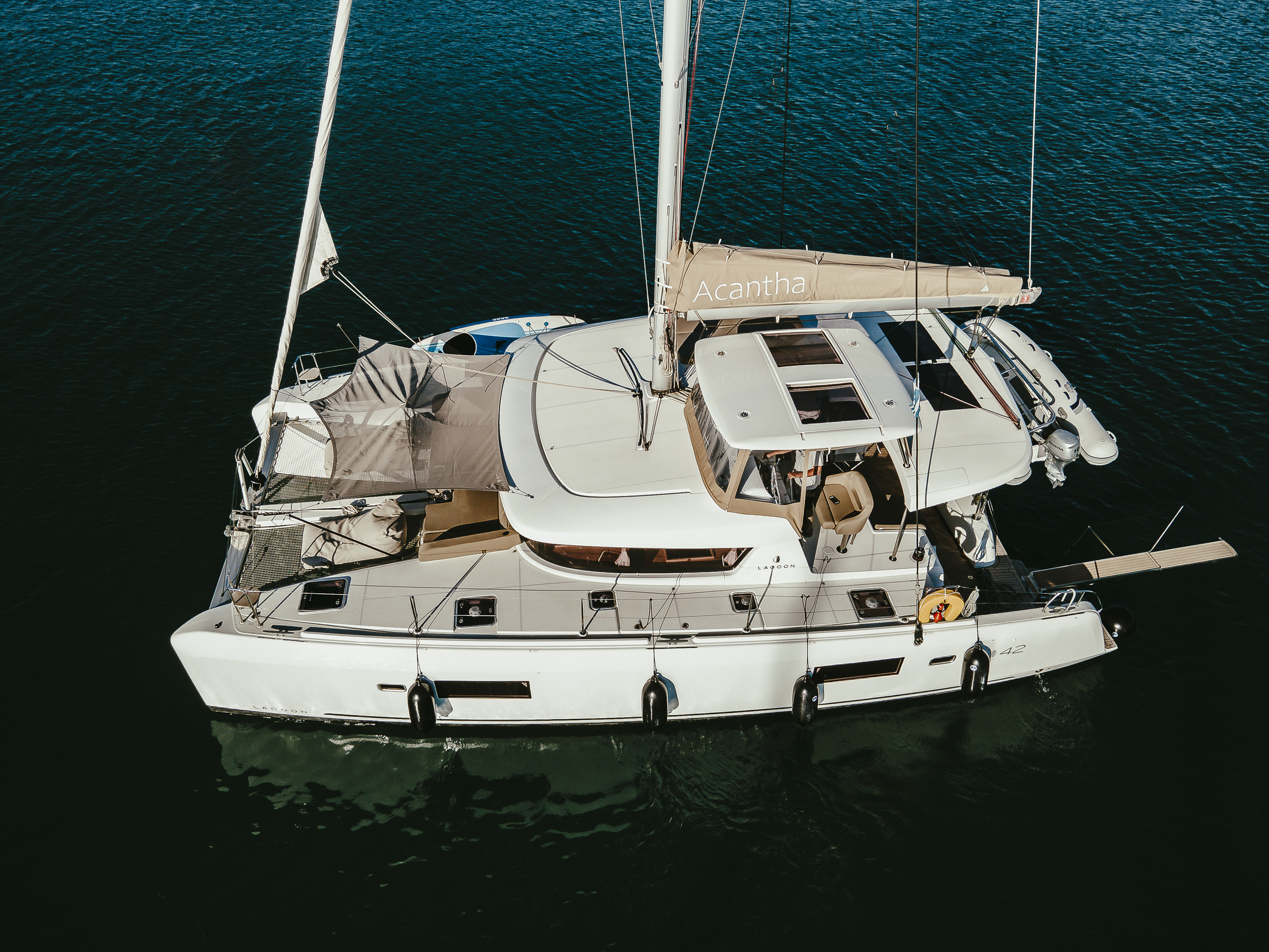 Lagoon 42 (4+1cab/4wc) „Acantha“ als Charteryacht