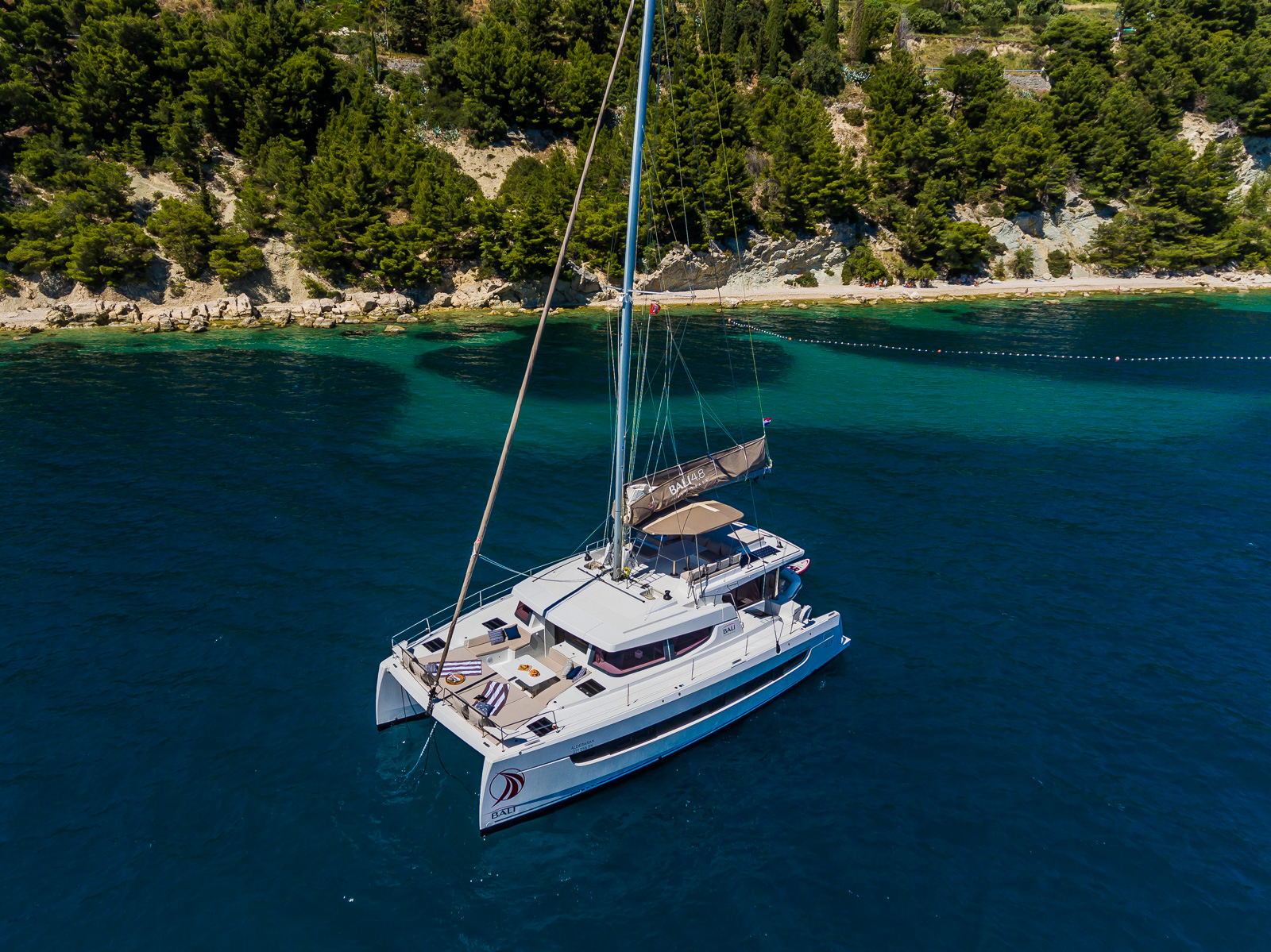 Bali 4.8 (6cab/6wc) „Aldebaran“ als Charteryacht