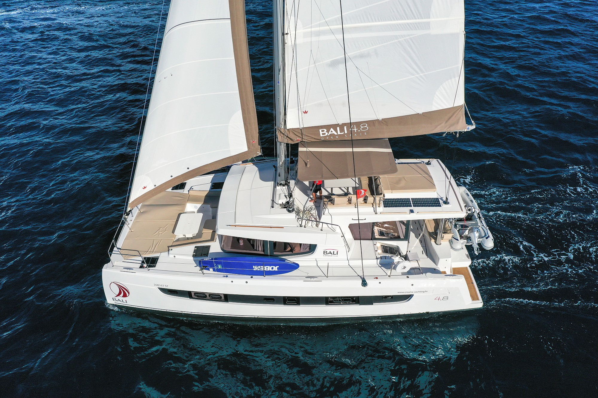 Bali 4.8 (6cab/6wc) „Vaya Con Dios“ als Charteryacht