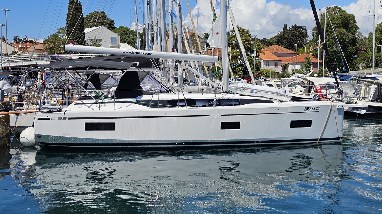 Bavaria C38 „Windchaser“ als Charteryacht